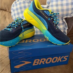 Brooks Women’s RunDisney Sneakers - Navy and Neon Yellow